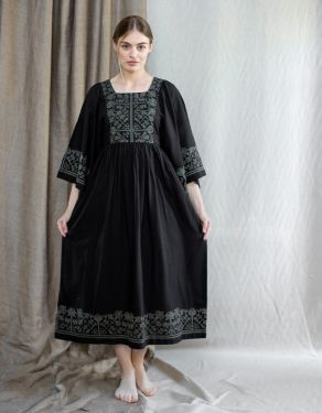 Robe brodée "Mivilud" noire