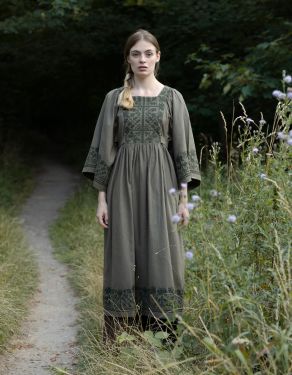 Robe brodée "Mivilud" vert mousse