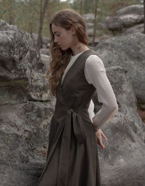 Robe-Chasuble brodée "Naïma" vert mousse