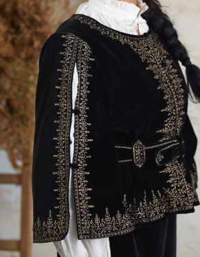 Veste "Nelda" en velours noir brodé
