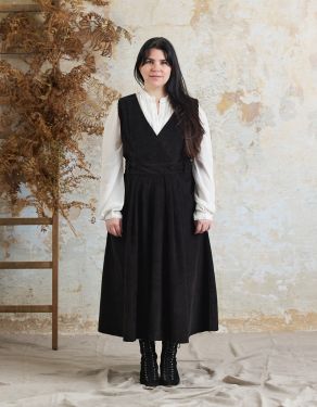 Robe-chasuble "Yana" en velours côtelé noire